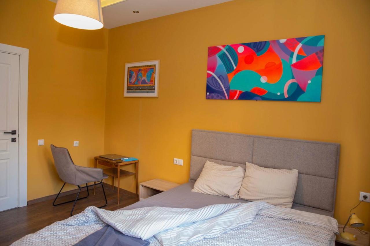 3-bedroom - Urban Art Gallery - Free Parking! Apartament Sofia