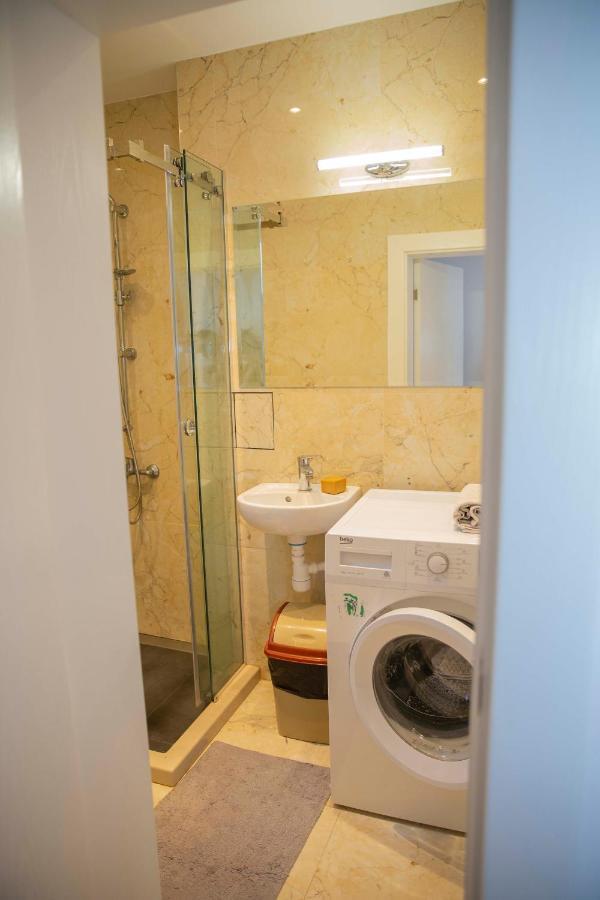 3-bedroom - Urban Art Gallery - Free Parking! Apartament Sofia